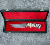 Шкатулка для ножа из массива дуба и кожи