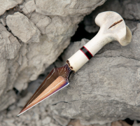 Тычковый нож из ламинированной стали
